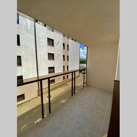 Cozy Modern One Bedroom Floreşti Eksteriør billede